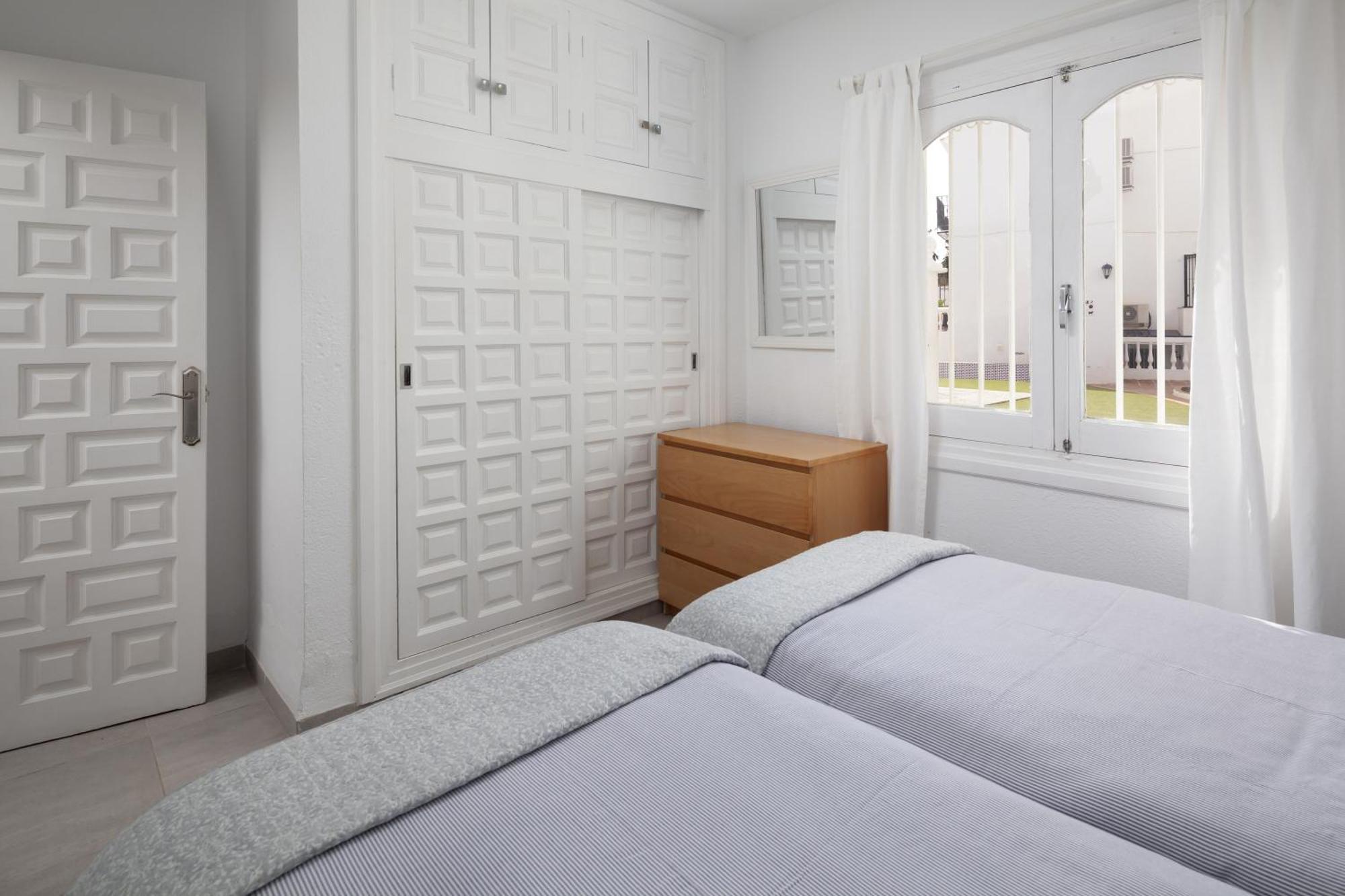 Bright Spacious 1 Bed Apartment Нерха Екстер'єр фото